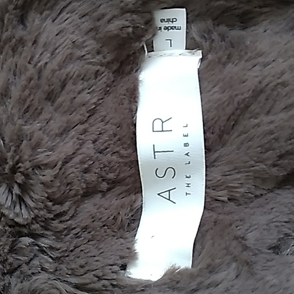 ASTR The Label Faux Fur Coat - Picture 4 of 6